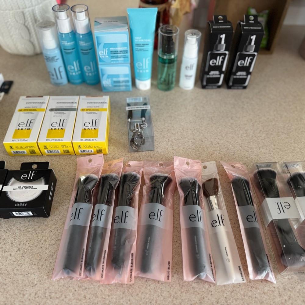 Cosmetics Assorted Makeup Set - Picture 3 of 6